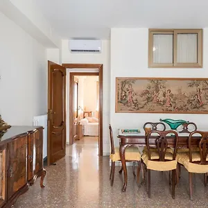  Apartament Hortis Apartment, 5 Persone, 2 Camere, Balcone, Metro C E Tram Per Il Centro